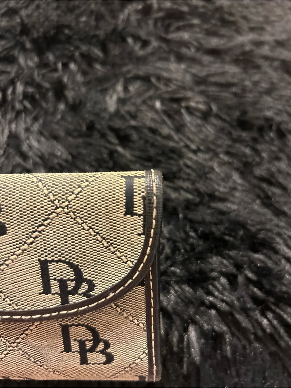 Dooney & Bourke classic dooney